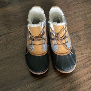 Sorel out and about boots size 10.5